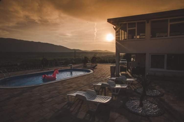 Villa Vanesa บีฮัช ภายนอก รูปภาพ